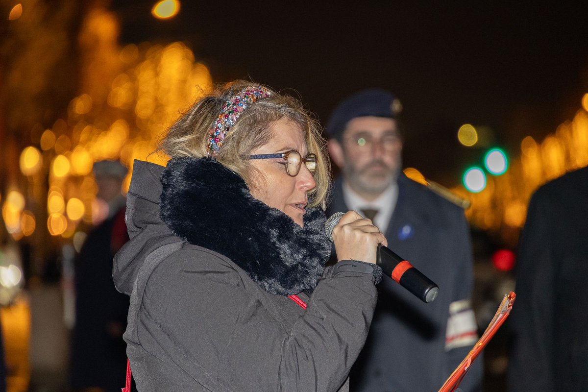 Latoucheenchant's tweet photo. https://t.co/liuPPrapKG Paris, Arc de Triomphe le 23 novembre 2023 une voix réchauffe les coeurs, celle de VERONICA ANTONELLI a capella le chant des partisans
#chantdespartisans #arcdetriomphe #cantatricemontmartre #veronicaantonelli #policenationale #policemunicipale #Paris2024 https://t.co/7lkJT8zA7f