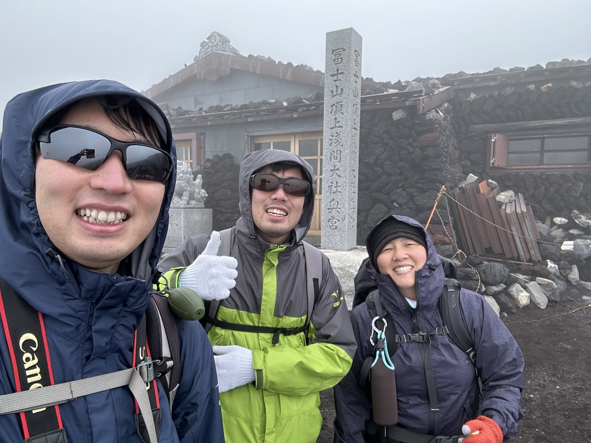 AtomJcc's tweet photo. 富士山頂🗻

#富士山 #富士山登山 #登山  #登頂 #頂上 #山 #登山すきな人と繋がりたい #登山好きと繋がりたい #富士山好き #富士山好きな人と繋がりたい #日本 #japan #japanese #american #climing #mtfuji #summit #mountain #須走 #須走ルート #アウトドア #outdoor #nature #自然 #天候 #wether https://t.co/n6snEETD5C