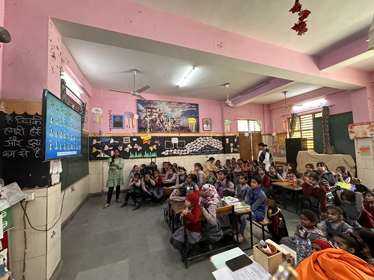 Earth_Warriors_'s tweet photo. Great day to be back in schools doing what we love. Bringing #climateeducation to students through hands on activities, videos &amp; teacher training! 

@NMNHIndia @DelhiMcd https://t.co/EWFDKV3gcK
