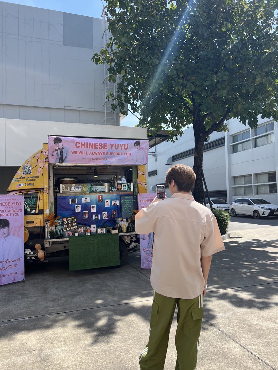 GoldenSinger31's tweet photo. จัดเต็ม 5 คัน! ขอบคุณสำหรับ Food Support แสนอร่อยนะคะ #TheGoldenSinger #KristPerawat #ยูยู่ของคุณพี https://t.co/CaC4NHbvG8
