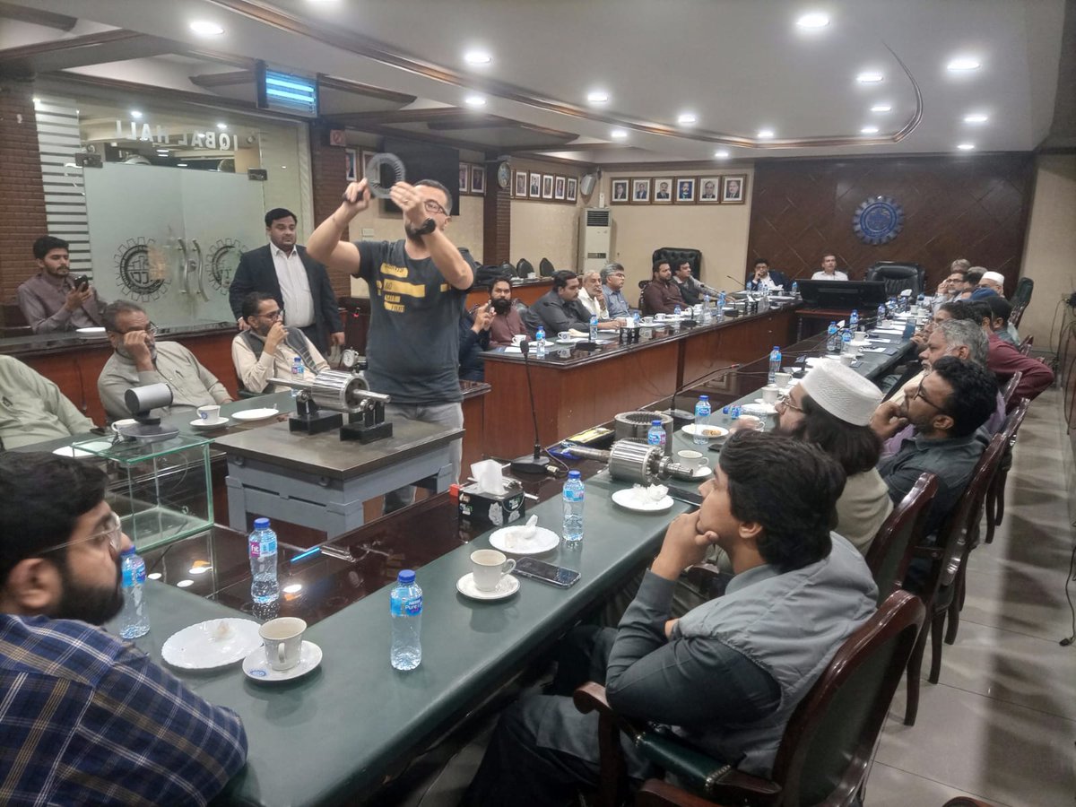 SalmanZaffar1's tweet photo. Turkish motor association EMOSAD's rep @gndzhll Halil Gündüz explains what must be considered while producing standard efficiency motors at a workshop at Gujranwala Chamber of Commerce this Saturday @sama_verte @CLASPappliances https://t.co/FrlgfInSiy