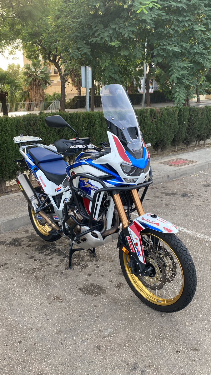 Albertoguma's tweet photo. @N26ES ¡La moto de mis sueños! Puede parecer algo material, pero la cantidad de buenos momentos y recuerdos que voy a tener gracias a ella...no tiene precio❤️ https://t.co/1p86RDb5zC