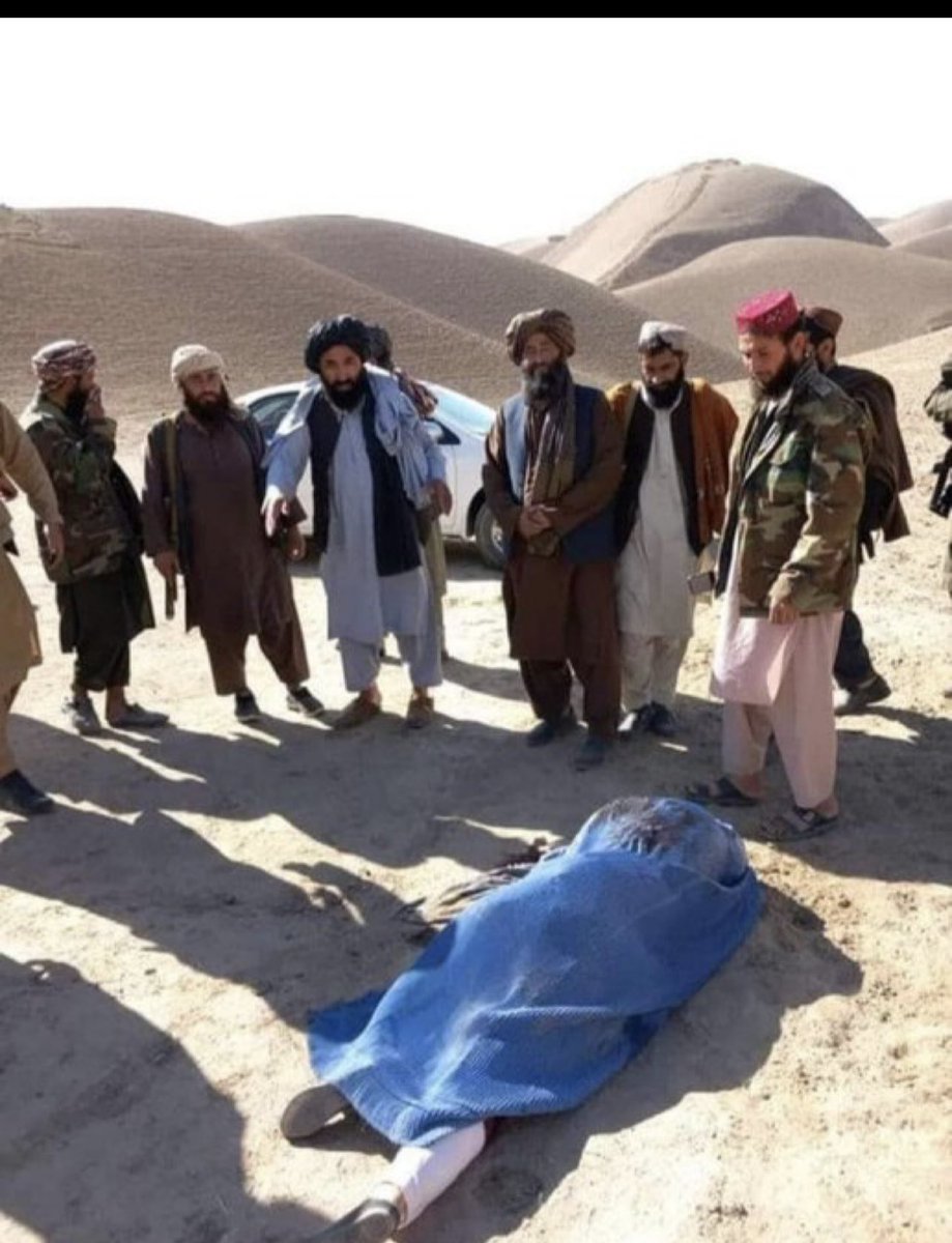 womenaidafghan1's tweet photo. The body of this lady was found last Thursday after being shot by the Taliban in Khaja Othman area of Almar district of Faryab province.#Afghanistan 
Relatives of this lady have said that she is a resident of Erzlik Qaisar, who disappeared while returning from her daughter's house, but it can be seen in this video that the Taliban shot her.

#BanTaliban 
#FreeAfghanistan 
#Womenaidafghanistan