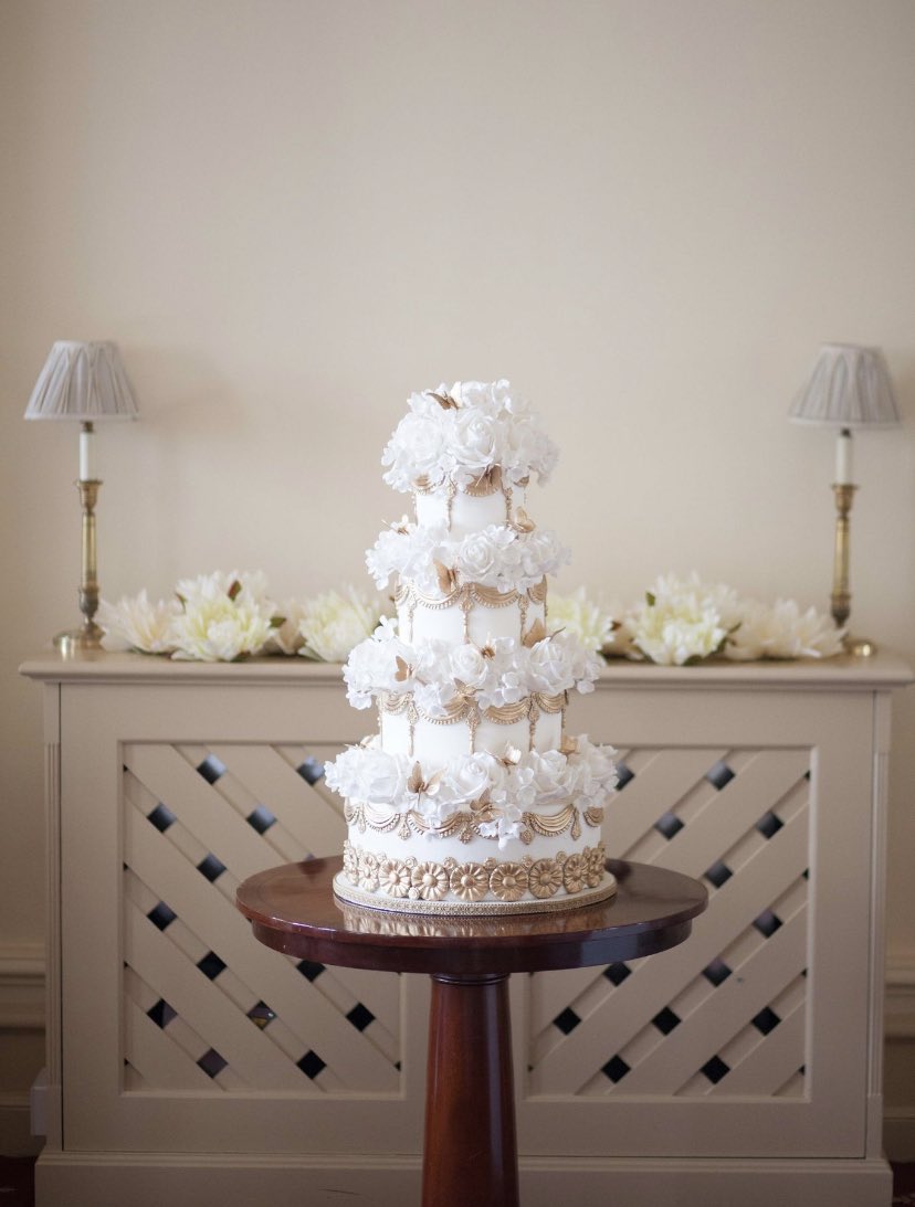 lizcakeemporium's tweet image. White and gold wedding cake with #sugarflowers