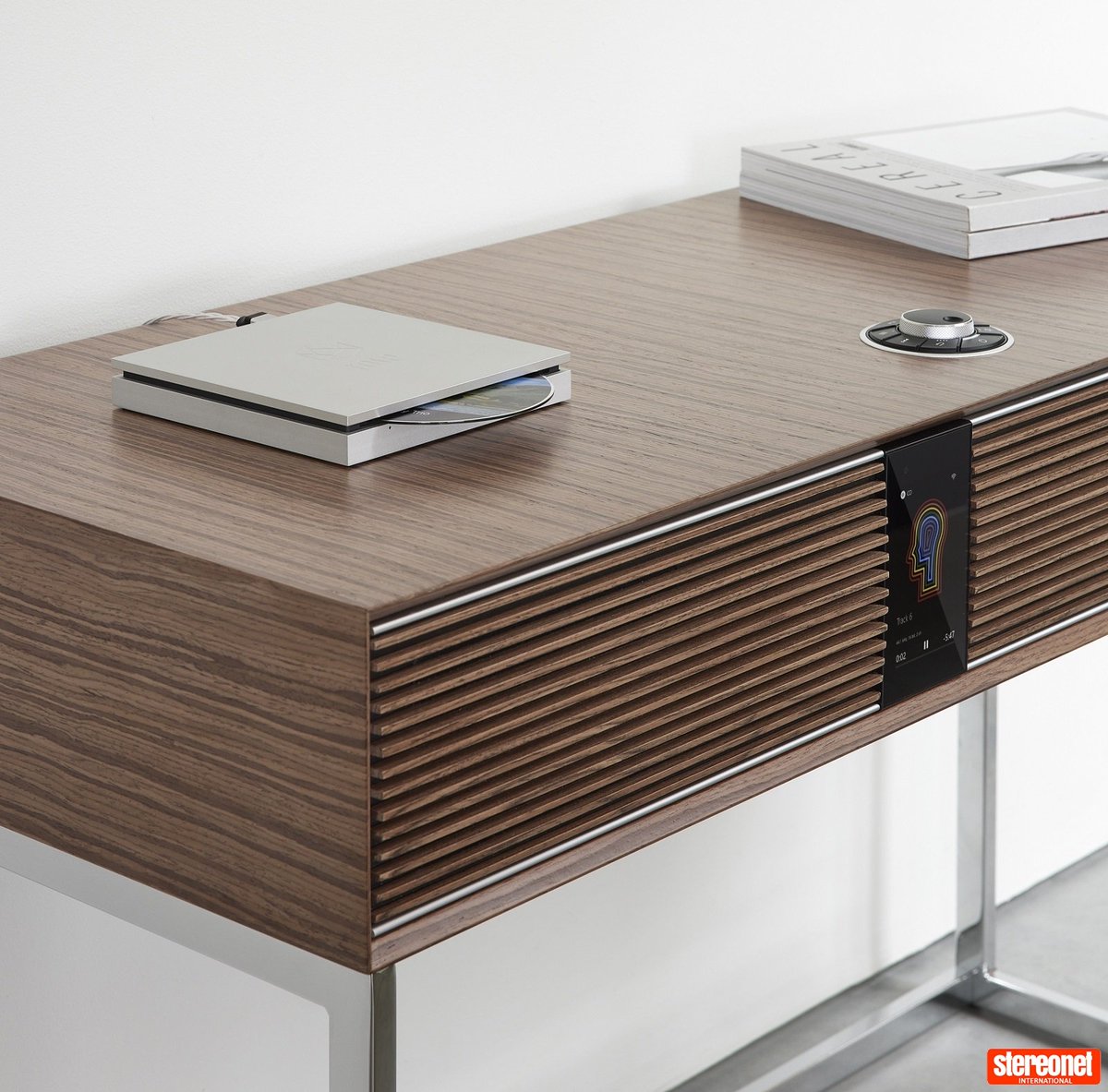 StereoNETUK's tweet photo. The R810 is @ruarkaudio's new hi-res radiogram 👉 https://t.co/PtHsBbu4Cl

#hifinews #retrochic #retrofi #stereonet #snuk #hifi #HiResAudio #streamingmusic https://t.co/aHTF4Nee6V