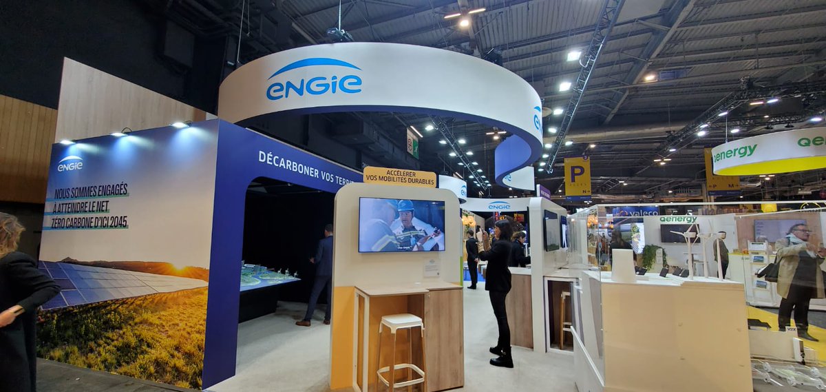 ENGIEvianeo's tweet photo. #SMCL23 💬 @didierliautaud « Avec ENGIE Vianeo, nous démocratisons le voyage en véhicule électrique. » Nous avons déjà :
🔌 1 400 points de charge opérationnels 
🔜 12 000 à horizon 2025
⚡ 300 000 sessions de recharge depuis janvier
🔋 40% de sessions en + depuis le printemps https://t.co/VHWP1TXzkE