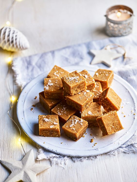 Looking for a perfect snack to enjoy in front of the fire, or wanting to go down the homemade present route this year, this quick Biscoff fudge is definitely one to add to your recipe book. bit.ly/3SDNhF0