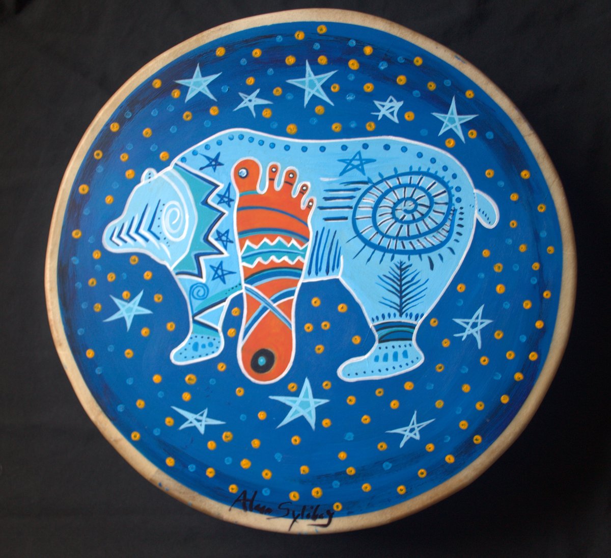 AlanSyliboy's tweet image. The Daily Drum
Today’s drum features “The Blue Bear Drum” - Muin
The stars were our calendar. The changing positions of the star patterns in the heavens reflect the patterns of the seasons on the earth. 
Have a Great Day!