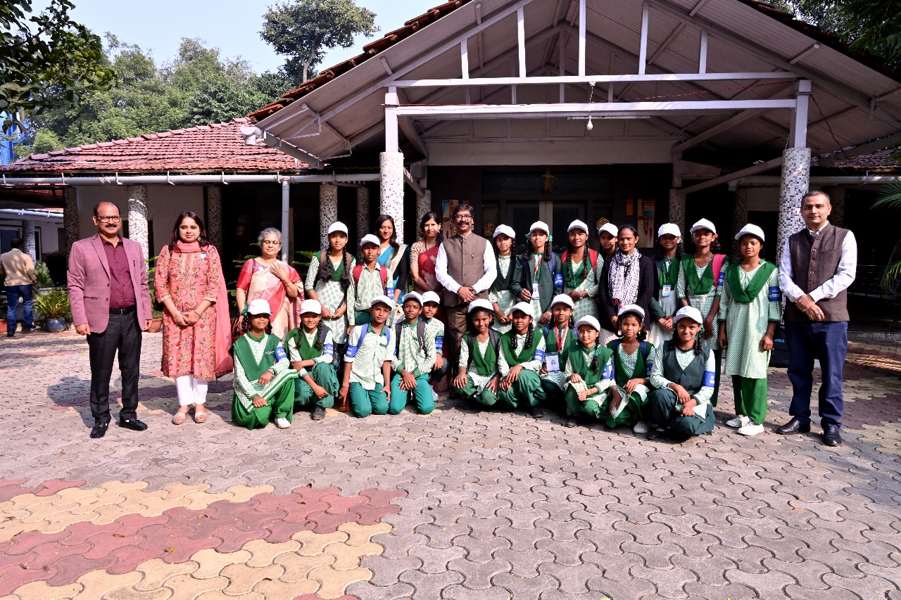 हेमंत सोरेन से विश्व बाल दिवस पर UNICEF के बाल पत्रकारों ने किया संवाद