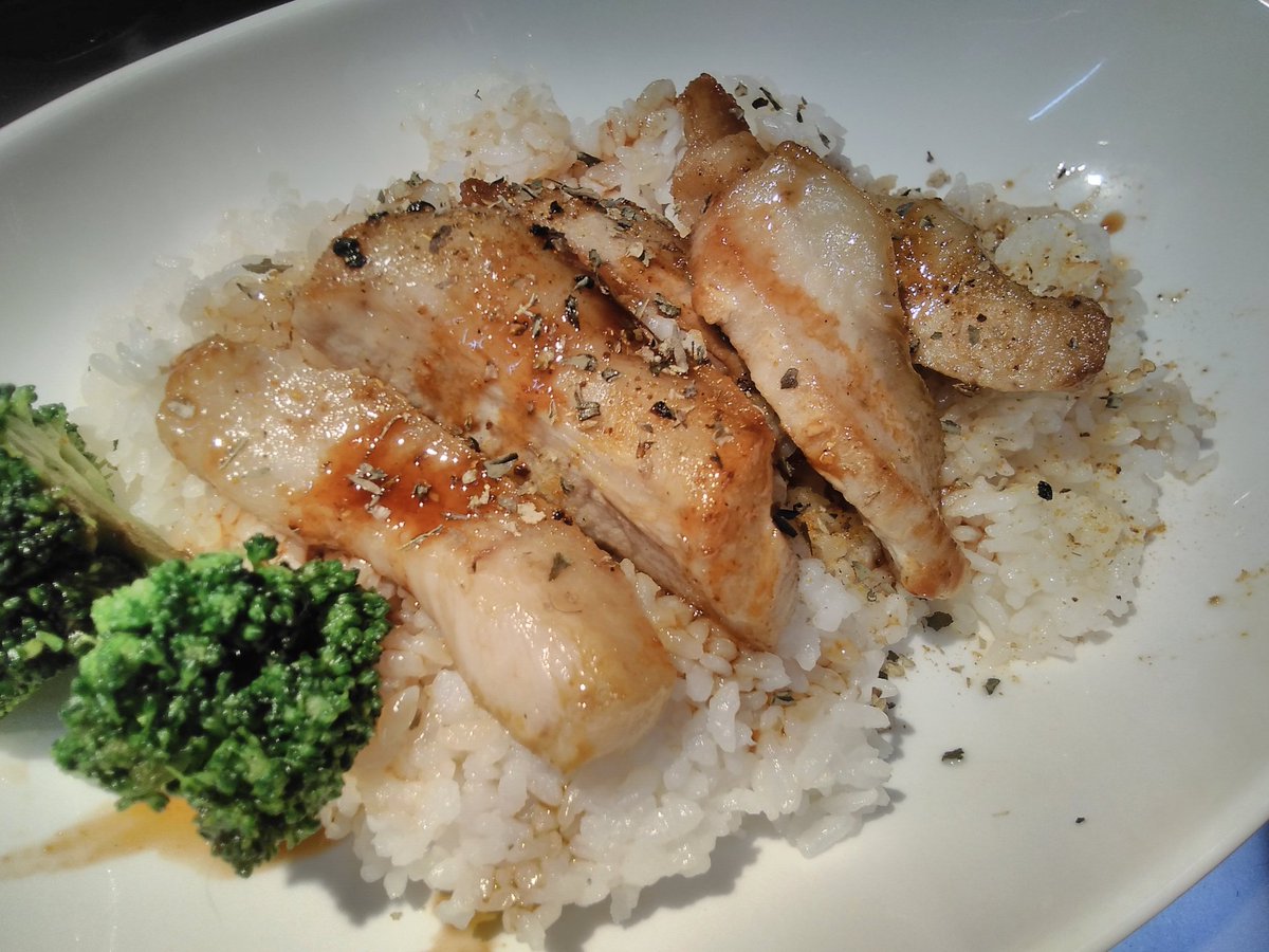 masukubbq's tweet photo. 11/25(土)数量限定でサーロインステーキ弁当￥800
販売してます！事前に予約お願いいたします。画像は豚トロですけど
#サーロインステーキ
#お弁当
#テイクアウト
#数量限定 https://t.co/0FE9nuHq6K