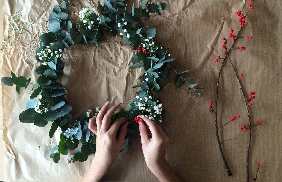 ELLEDecoFR's tweet image. 🔵 DIY : une couronne de Noël pas kitsch dlvr.it/Sz6Sx4