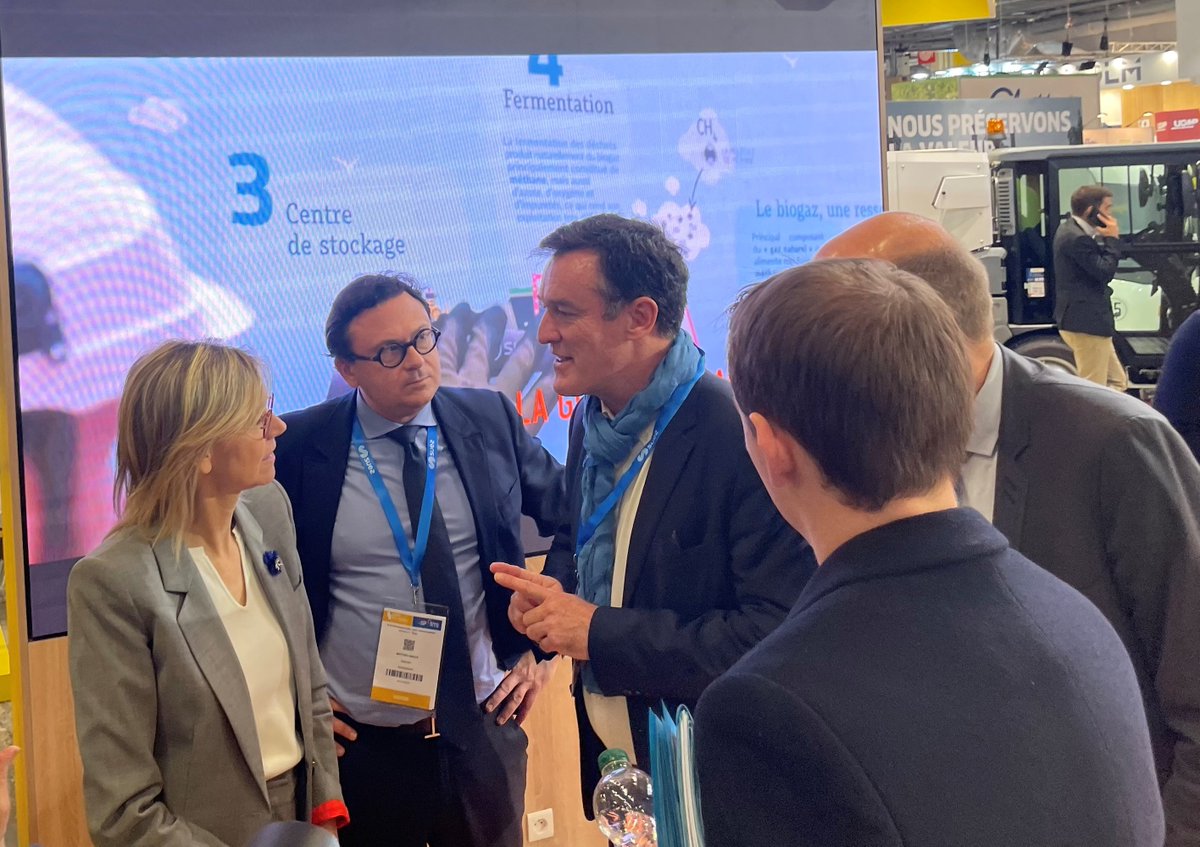 suez's tweet photo. Visite d'@AgnesRunacher, Ministre de la Transition énergétique, sur notre stand #SMCL2023 avec Michel Havard, Dir Commercial SUEZ Eau France, @mbaille, Directeur Commercial SUEZ RVF &amp; Rodolphe Vincent, Resp affaires publiques en charge de l’eau, pour assurer les présentations. https://t.co/kASvVrzEkx