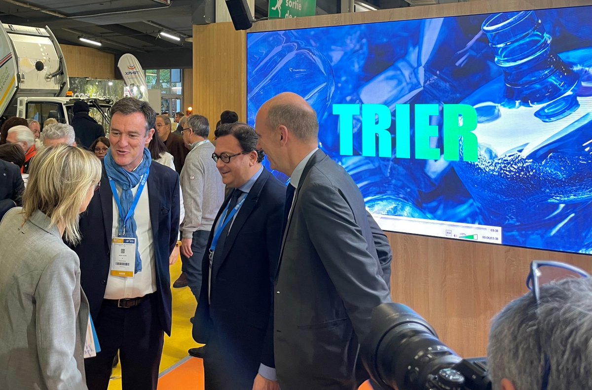suez's tweet photo. Visite d'@AgnesRunacher, Ministre de la Transition énergétique, sur notre stand #SMCL2023 avec Michel Havard, Dir Commercial SUEZ Eau France, @mbaille, Directeur Commercial SUEZ RVF &amp; Rodolphe Vincent, Resp affaires publiques en charge de l’eau, pour assurer les présentations. https://t.co/kASvVrzEkx