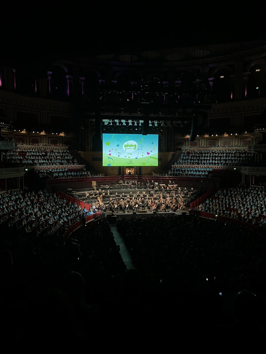 ChelmsDiocEd's tweet photo. Yesterday, on #WorldChildrensDay, pupils from some of our schools sang at the #EarthWonderConcert in support of @barnardos

They had a wonderful time and loved singing on stage at @RoyalAlbertHall accompanied by @royalphilorch! 

#EarthWonder #Barnardos #YoungSupporters https://t.co/FWHkgxZseU