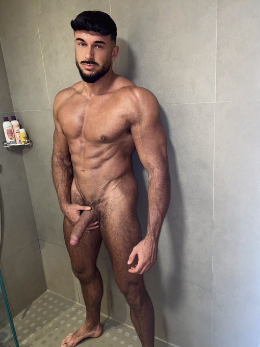 You joining me?😈 https://t.co/3yhH1hhppq