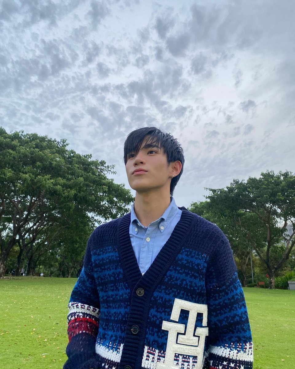 fouwrtd's tweet photo. Becoming one with nature. These days are loaded with photoshoot hither and thither. Today theme is to expose the world in green shades. Smell of grasses, big trees and exquisite clouds at blue sky. https://t.co/hjXN35Sd8E