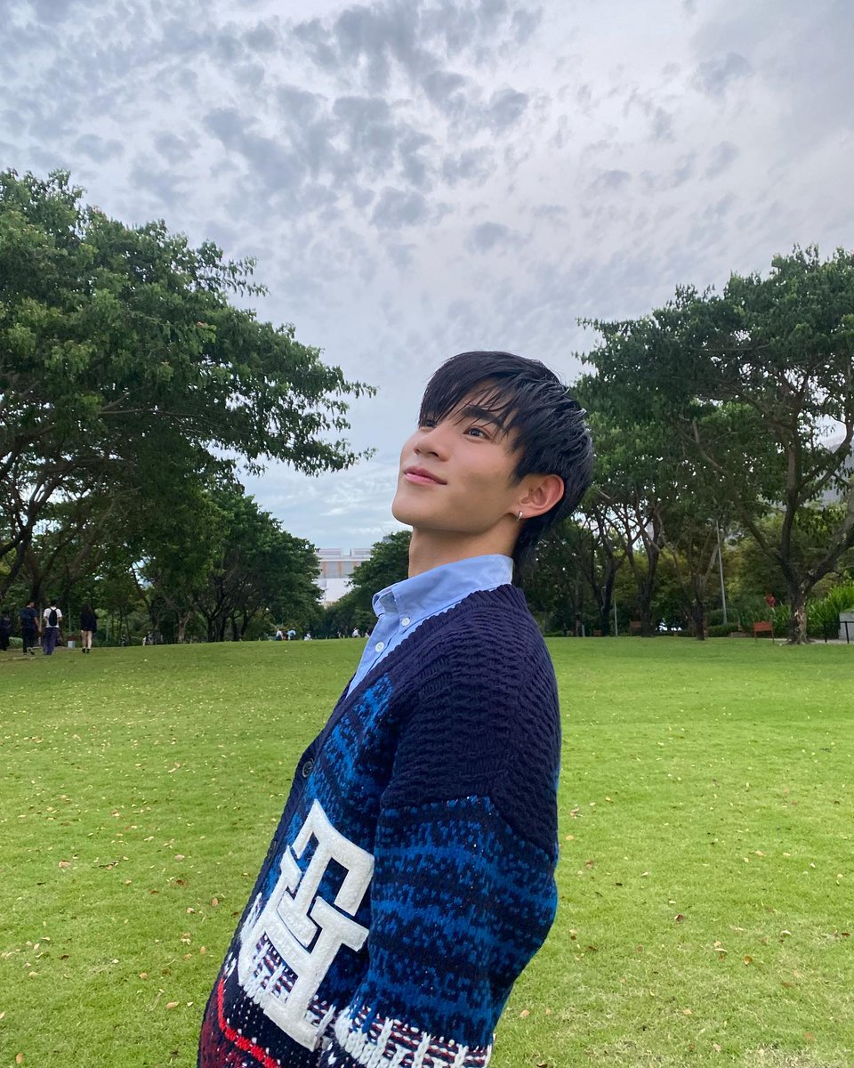 fouwrtd's tweet photo. Becoming one with nature. These days are loaded with photoshoot hither and thither. Today theme is to expose the world in green shades. Smell of grasses, big trees and exquisite clouds at blue sky. https://t.co/hjXN35Sd8E