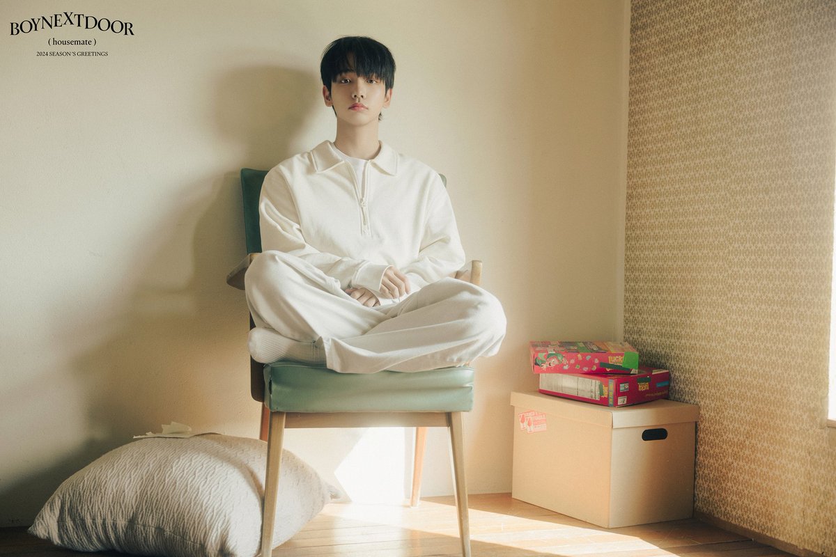 boynextdoor_fr's tweet photo. ﹙PHOTOS﹚⊹ 21.11.23
 
⇢Les premiers photos concepts de #SUNGHO, #RIWOO et #JAEH YUN pour le SEASON'S GREETINGS 2024 de #BOYNEXTDOOR

—🦝
#BOYNEXTDOOR
#보이넥스트도어 https://t.co/ohbR44EAkO