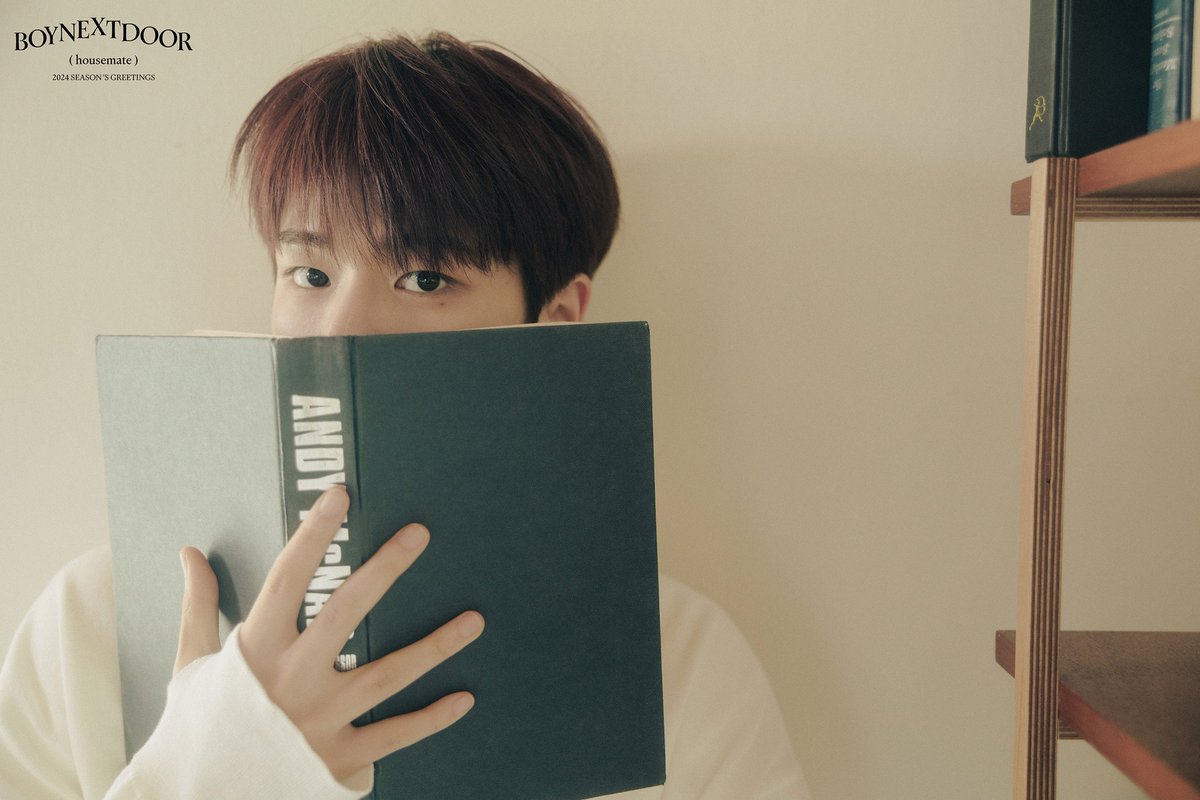 boynextdoor_fr's tweet photo. ﹙PHOTOS﹚⊹ 21.11.23
 
⇢Les premiers photos concepts de #SUNGHO, #RIWOO et #JAEH YUN pour le SEASON'S GREETINGS 2024 de #BOYNEXTDOOR

—🦝
#BOYNEXTDOOR
#보이넥스트도어 https://t.co/ohbR44EAkO