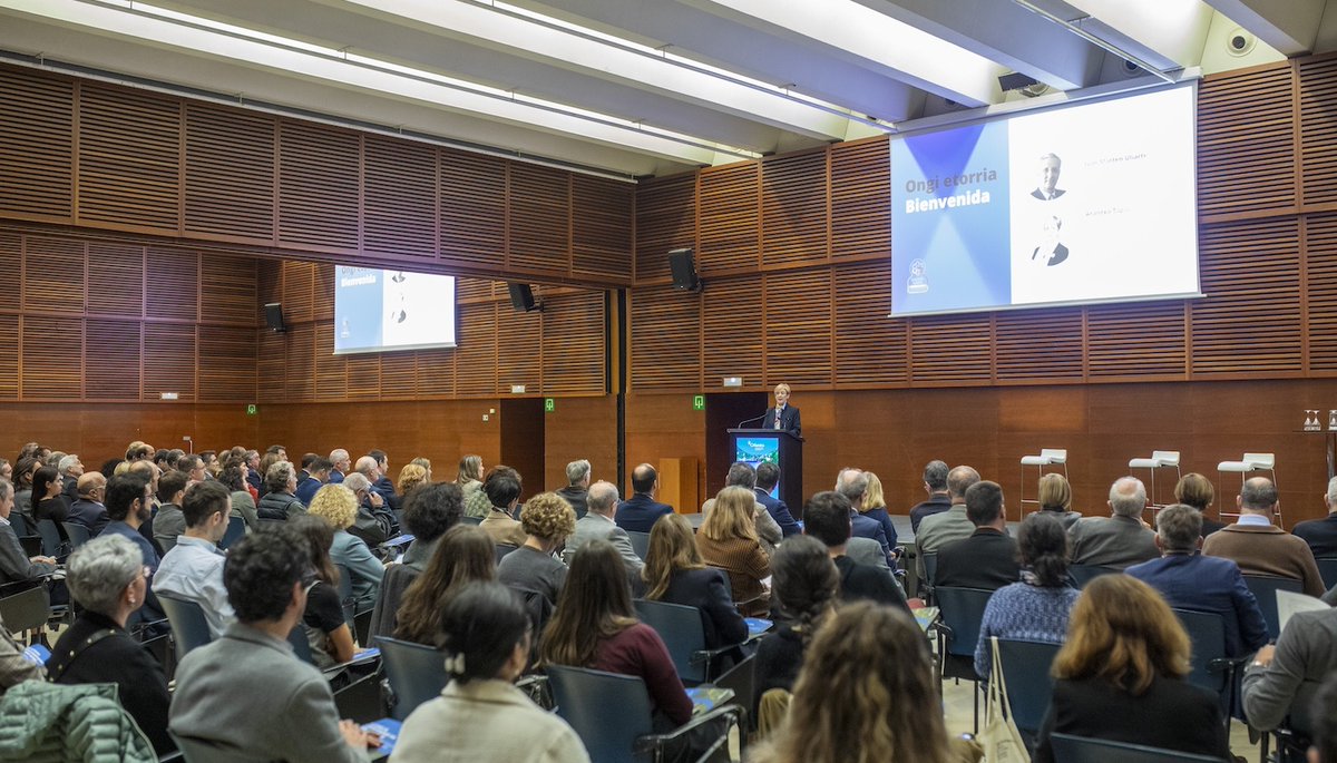 orkestra's tweet photo. El Informe de Competitividad del #PaísVasco es un trabajo colectivo del equipo de Orkestra que culminó ayer en un evento muy especial. Mila esker gurekin izan zineten guztioi! ☺️

📘 Informe: https://t.co/0s2MoUyHwm
📸 Galería de fotos: https://t.co/9swW4NI79j https://t.co/JoEpQUV0La
