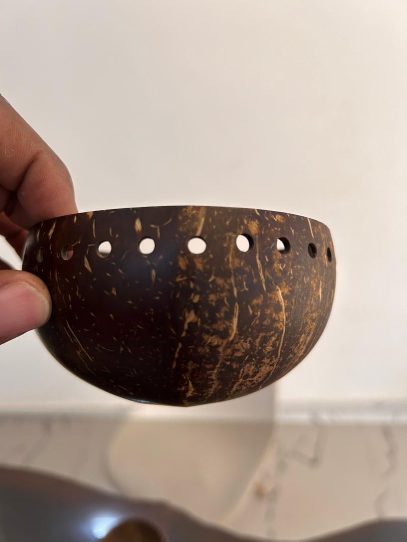 unhcrghana's tweet photo. Refugee artisans were not left out at the recent #AFD2023 hosted in Accra. With training from Akooshi, a Ghanaian Social Enterprise, Cameroonian refugee Linda Enow Godness displays some beautiful coconut crafts at the @made51_unhcr stand. #withrefugees https://t.co/CzpOYFKz2H