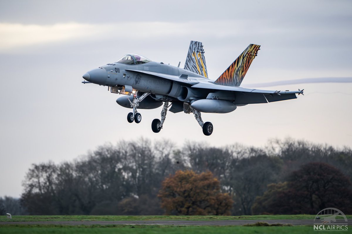 🇨🇭🐅 Nice to see the new “tiger” tail artwork on this F/A-18 Hornet J-5011 as yesterday morning seen the arrival of 8x <a href="/schweizerarmee/">Schweizer Armee</a> F/A-18 Hornets land into <a href="/RAF_Leeming/">RAF Leeming</a> from Payerne, With a further 2 arriving in the afternoon bringing the total to 10 hornets. 

#Aviation