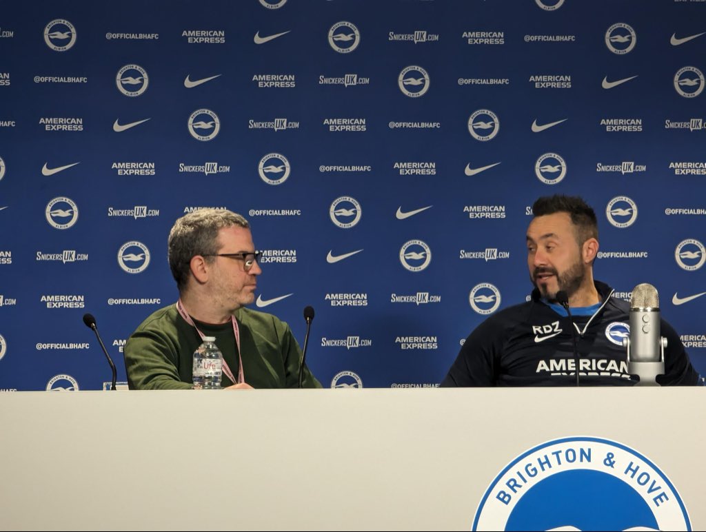 Was honoured yesterday to spend some time talking to Roberto De Zerbi for the latest in our internal only foottalks sessions. Was a fascinating chat. Huge thanks to our partners @OfficialBHAFC for organising it.