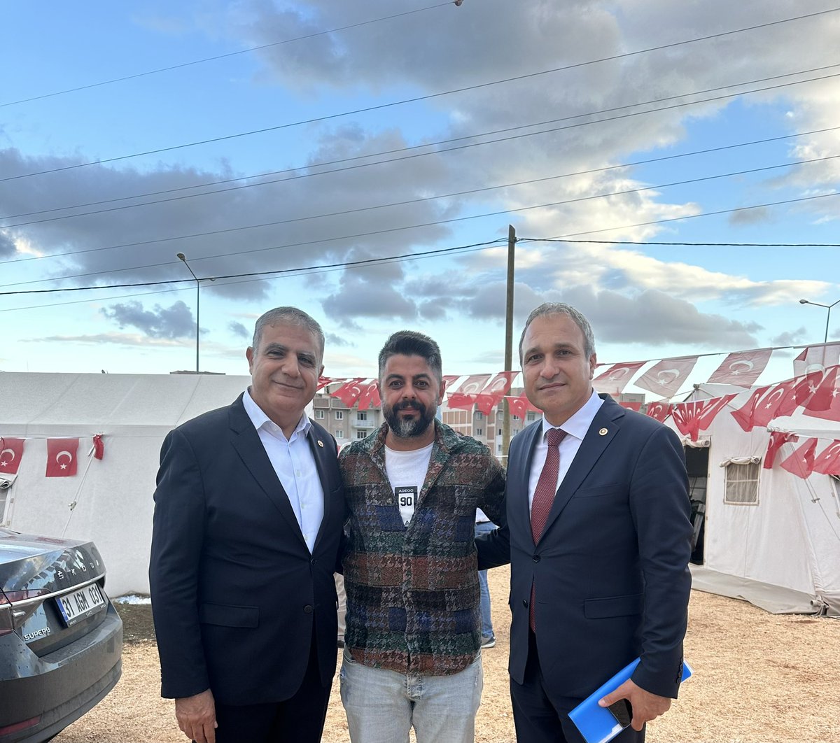 ERHANIMSEYTOGLU's tweet photo. @Suat_Ozcagdas @kademozbay_ @gamzetascier @egitimis Sayın başkanım sizlere derdimizi fazlası ile Hatay’da anlatmıştık. Lütfen bizlerin sesi olun 🙏 Depremzede öğretmenler sizden müjdeli haberler bekliyor. 
#DepremzedeÖğretmeneAtama https://t.co/0rtosjgUzI