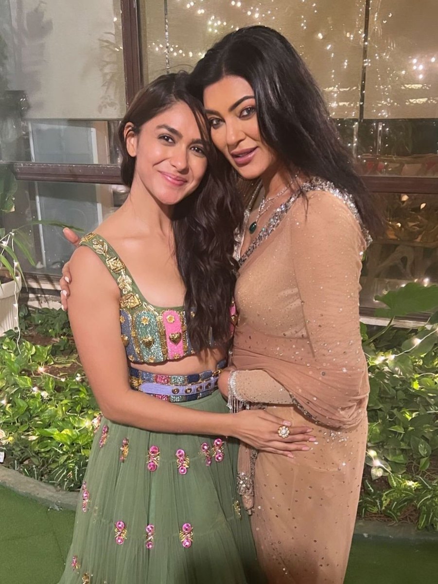 Comment Your Favourite ...!!

#MrunalThakur 💚or #SushmitaSen 💘