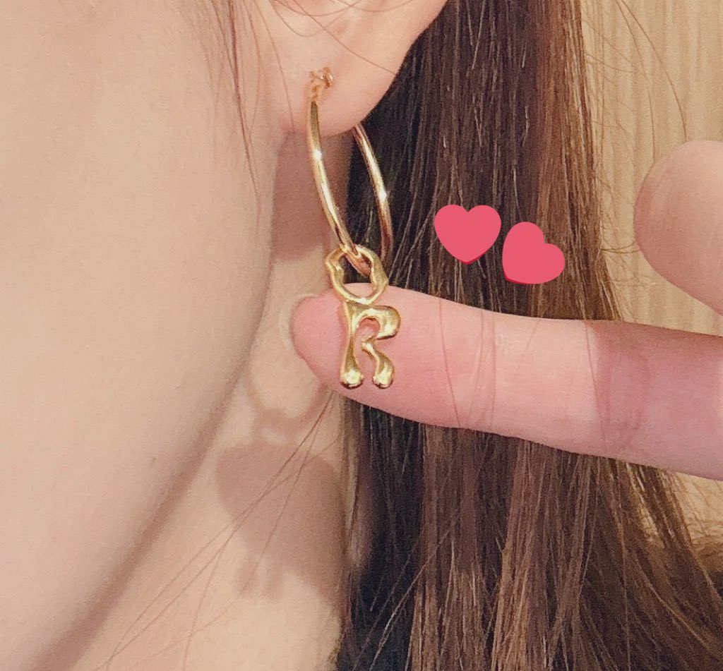 reinapon0510's tweet photo. ꫛꫀꪝのピアス
ゲットしました꒰ঌ( ⌯' '⌯)໒꒱
#mariablack
のピアスたち😍🩷
あ!おばちゃんなのでシミが
通ります(*´◒`*)シツレイ🤙🏻
#gelatopique
#ジェラピケ
なんかおデブちゃんに
見える?いやおデブちゃんかもwww https://t.co/YLXSZJk1yA
