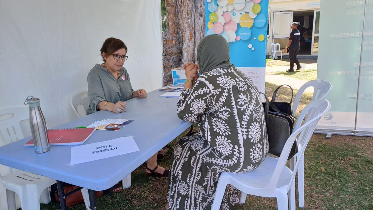 EperonPole's tweet photo. 📢[ÉVÈNEMENT CAF-Pôle emploi] La journée de la Petite enfance🧸🧷🪅🧑🏽‍🦲👩🏾‍🦲, un job dating avec des entreprises de l'Ouest qui recrutent🔝, un stand pôle emploi ainsi que des stands de découverte des 5 métiers socles🎈 ! https://t.co/2bqQheQVJn
