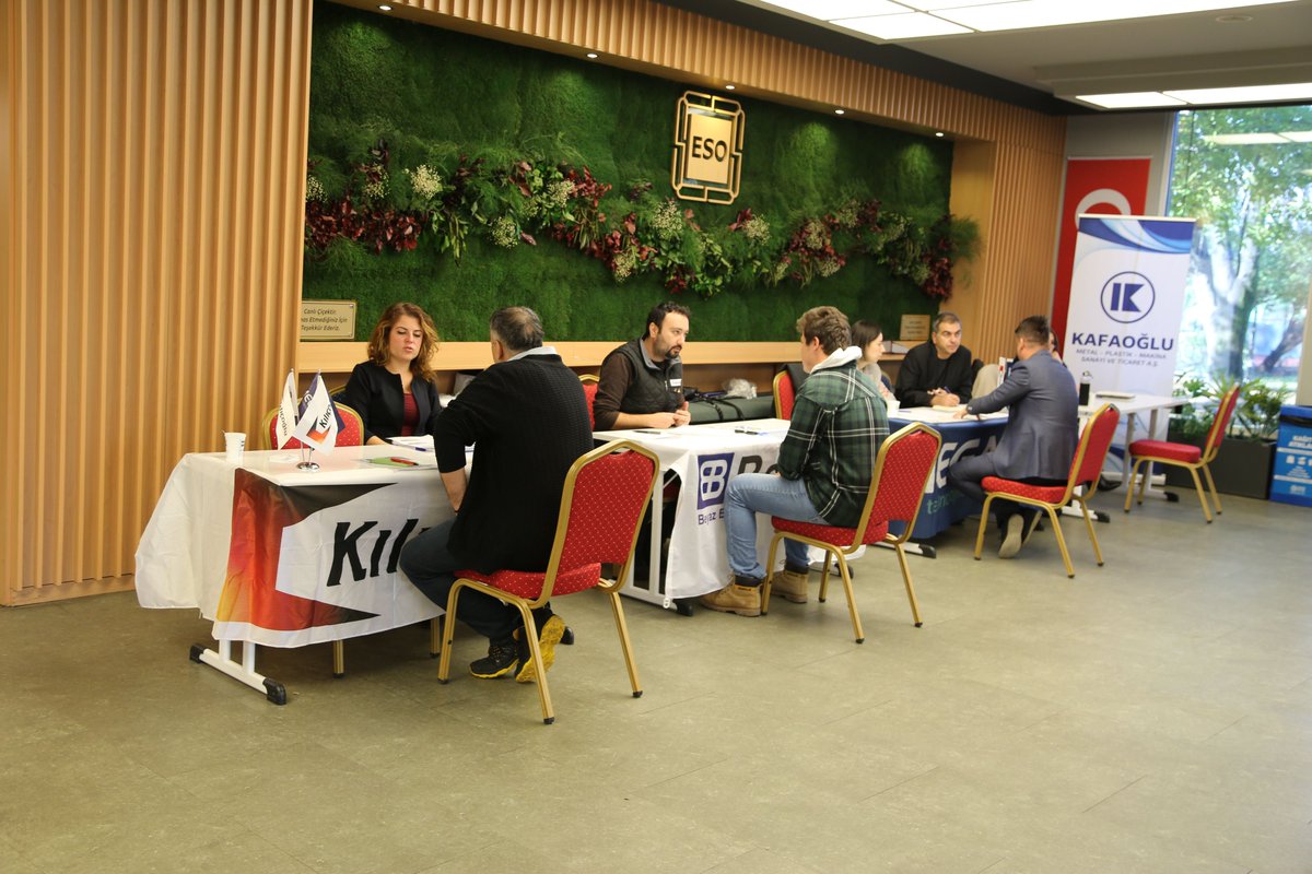 esohaber's tweet photo. 📍ESOHABER
Eskişehir Sanayi Odası ESO Akademi’de eğitimlerini tamamlayan Mekatronik Uzmanları, ESO üyesi firmalarla bir araya gelerek iş görüşmeleri gerçekleştirdi. Toplantılarda firmalardan 100'ün üzerinde istihdam talebi oldu. https://t.co/hnvwjmvFNZ https://t.co/73o3j42VZs