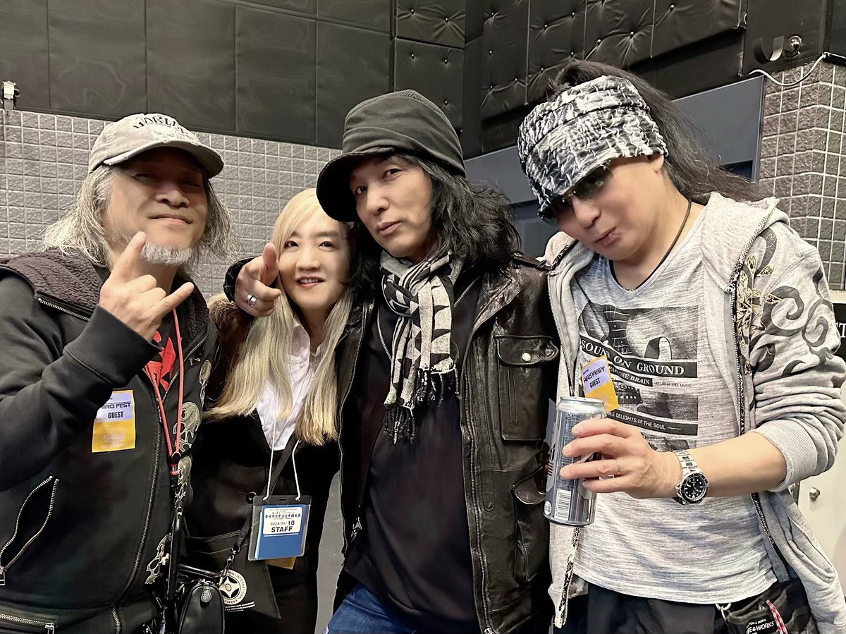 kunikikuni's tweet photo. æŽã«åçããåºæŒè
ããŸãã¡ã¯SEX MACHINEGUNSã®ANCHANGããïŒæåã®å察é¢ïŒïŒãäžå±±æŠåŸ³ãããMCã®æšæœããã¡ã
ããããå¿æŽã«æ¥ãŠããã®ã¯åçº YUKI å²ä¹ãããèŒäº OZMA åæãããèžäººã®æ©å±±ã¡ã€ãã³ãããçŽ æµãªãç¥ãã®å Žæã§çããŸãšéããŠå¬ããããŸããïŒïŒç±ïŒ#HIROFEST https://t.co/ldumGEE43v