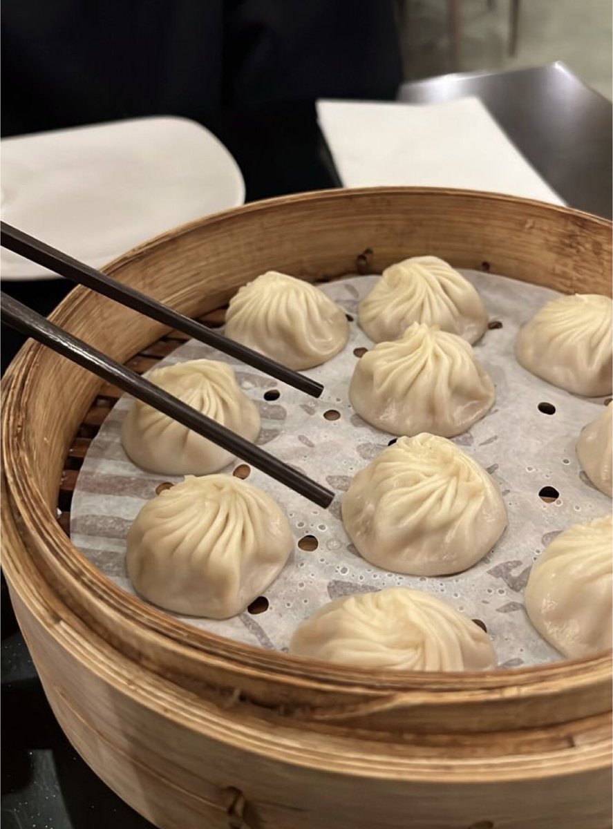 arvicrtan's tweet photo. What a crazy day. Badly in need of a good ramen and xiao long bao 😵‍💫🎏🍜 https://t.co/iJsStvmYvO