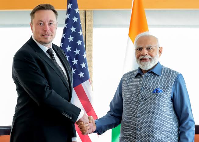 IndianTechGuide's tweet photo. 🚨 India nears agreement with Tesla worth $2 billion investment for EV imports and new plant. (CNBC) https://t.co/hMNDZKo8Vp