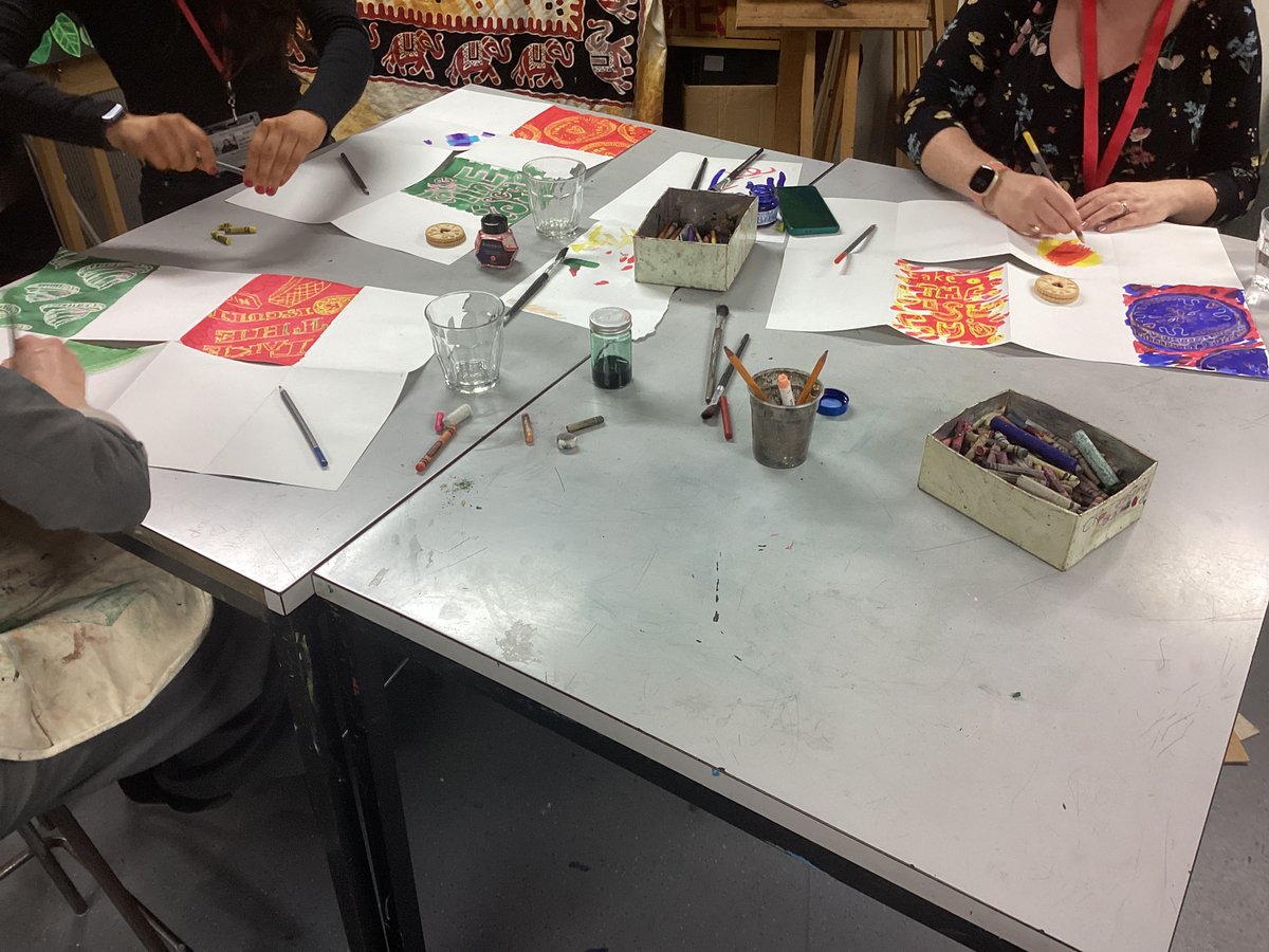 Amaia_Movie's tweet image. We had a productive and creative time with teachers and educators from St Chrstopher&apos;s and Chistlehurst School for Girls in our Art Class for School Staff yesterday evening. #ArtTeaching #ArtTechniques #ArtCPD