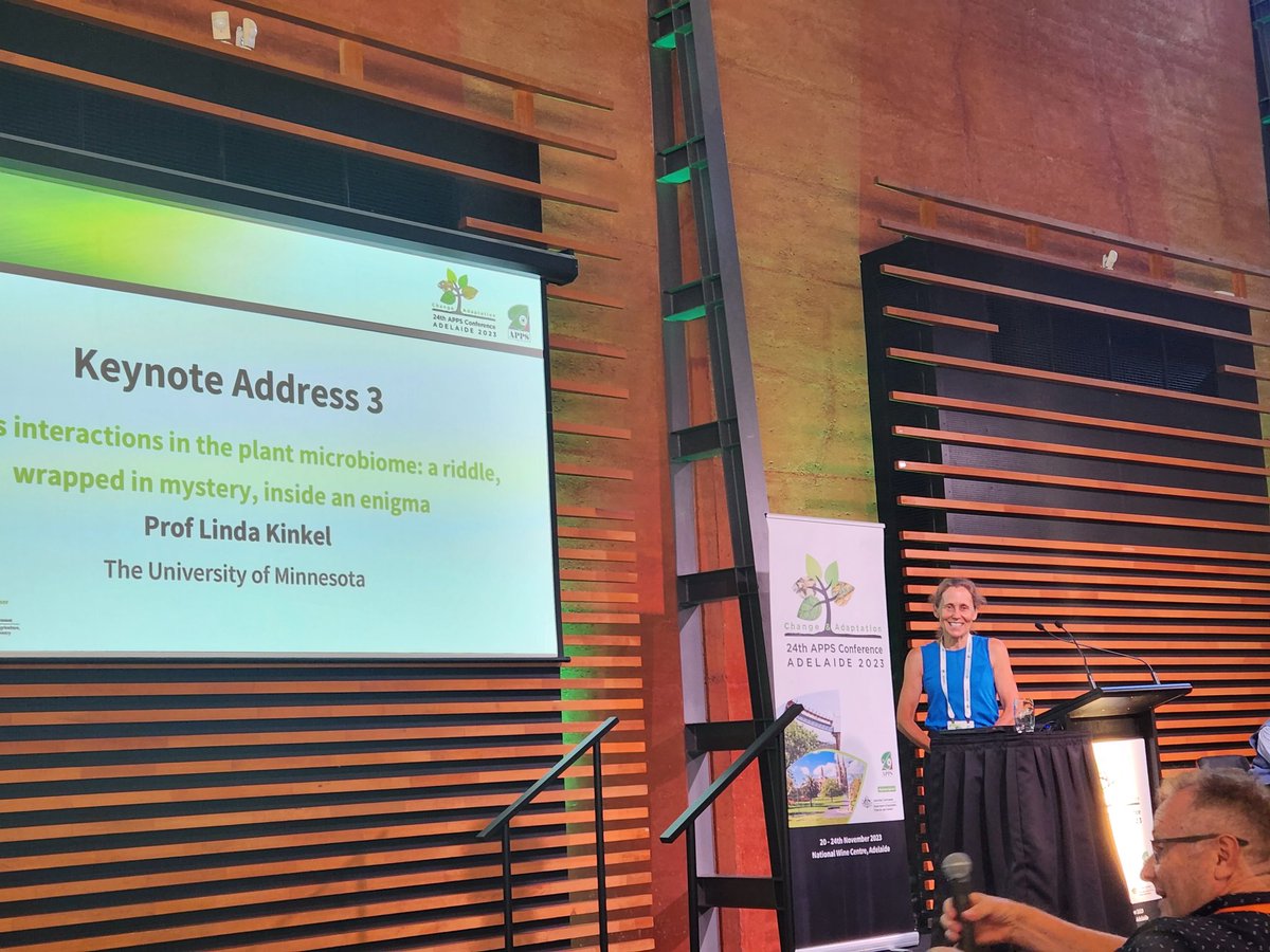 APPS_in_SA's tweet photo. Another great talks by Dr.Peter Dodds about virulence genes in rust and Dr . Linda Kinkel (the University of Minnesota)about plant microbiome #2023APPSAdelaide @Plant_Pathogens https://t.co/chkvzPdGDj