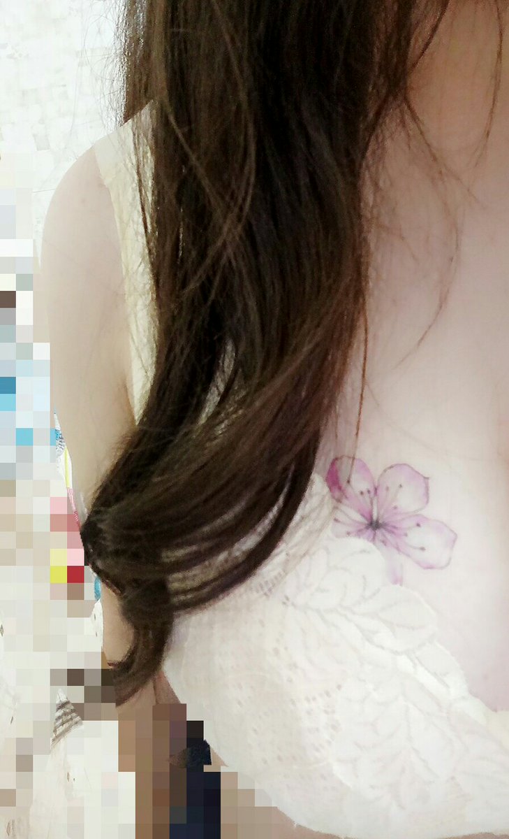 ye_99_'s tweet photo. 以前就很会欣赏自己的胸了😌
#胸 #乳 https://t.co/VvWhyIK2Gf