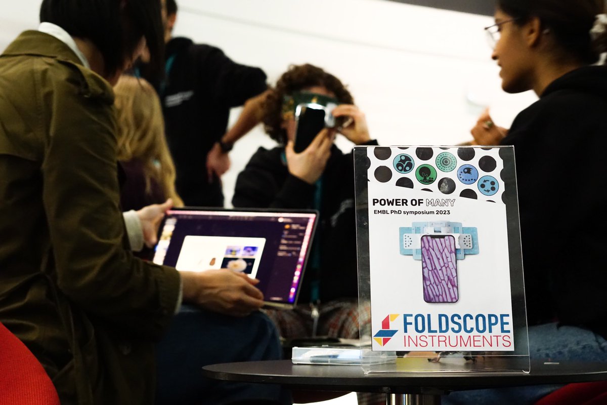 EMBLPhDSymp's tweet photo. Yesterday, after vibrating science from the PhD Flash Talks, we had a full house, or shall we say helix 🧬 😉, of posters presented, and a Foldscope (@TeamFoldscope) demonstration 🔬!

Be ready for day 2!

#emblphdsymposium #phd #science #embl https://t.co/2bW7gs9lCP