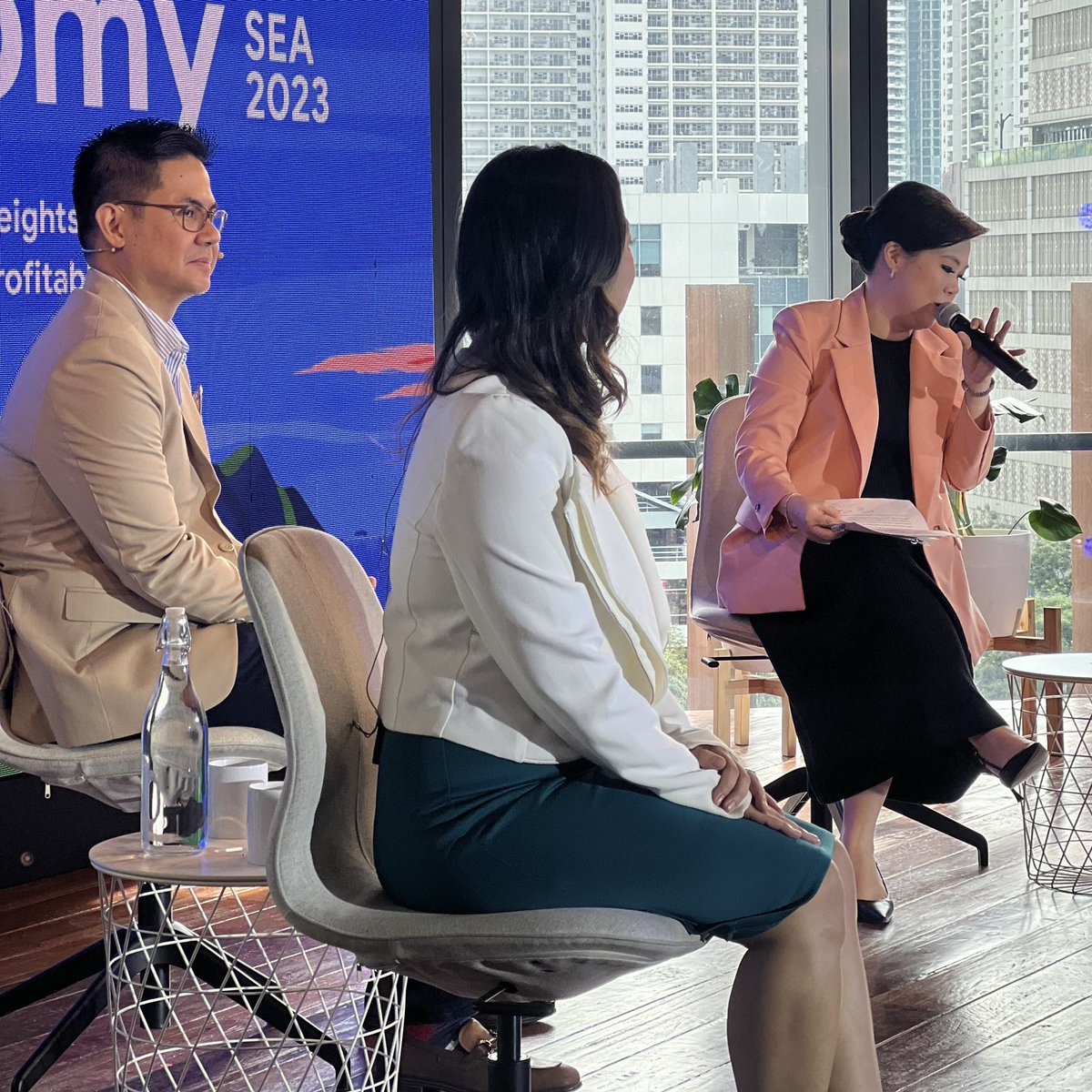 Floor is now open for Q&A for the media attendees.

#eConomySEA #DigitalDecade
