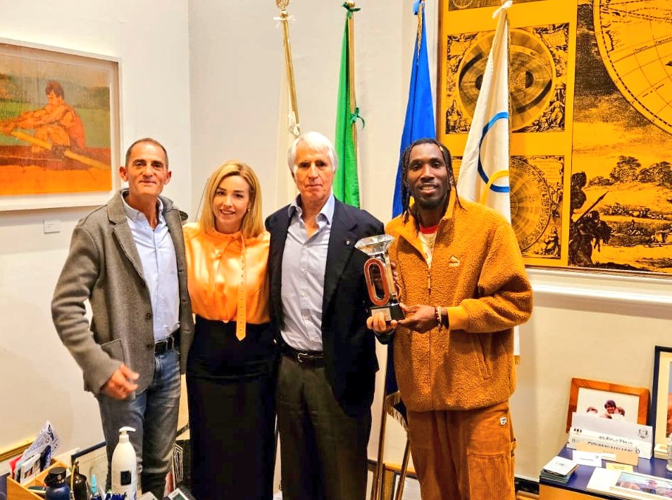 Felici della visita al CONI di Andy Diaz, campione #DiamondLeague nel salto triplo per 2 anni consecutivi, insieme al tecnico e bronzo a Londra 2012, Fabrizio Donato. Ambizioni, sogni e progetti... in attesa di poter indossare la maglia azzurra #RoadToParis2024 #atletica
