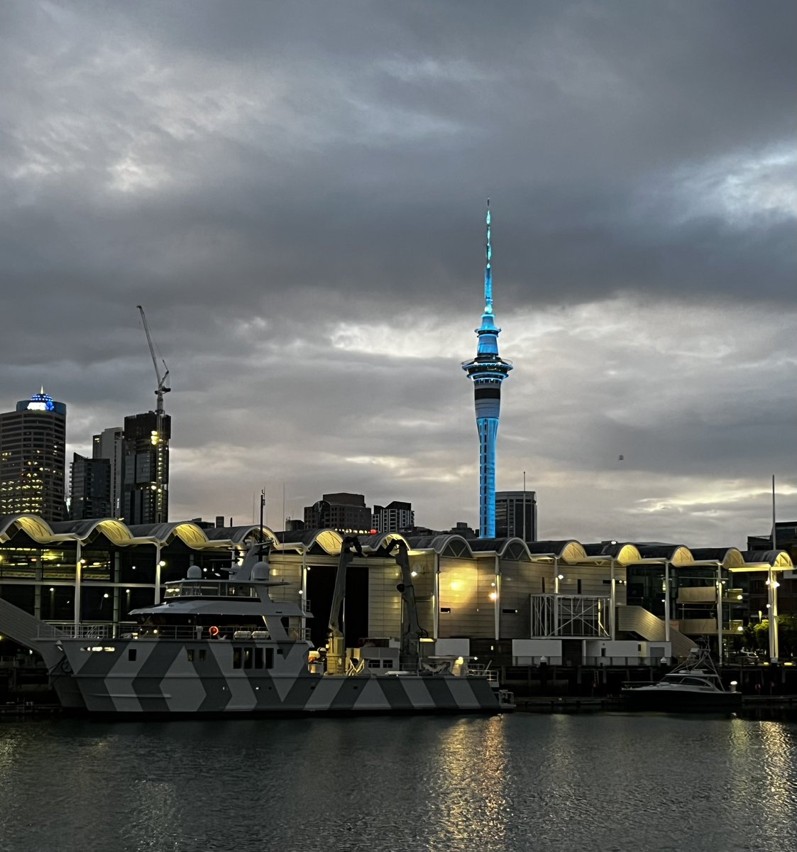followspen's tweet photo. #aucklandviaduct #fivethirtyam #aucklandskytowerinblue #newzealand 🇳🇿 https://t.co/ivHf65tFfv