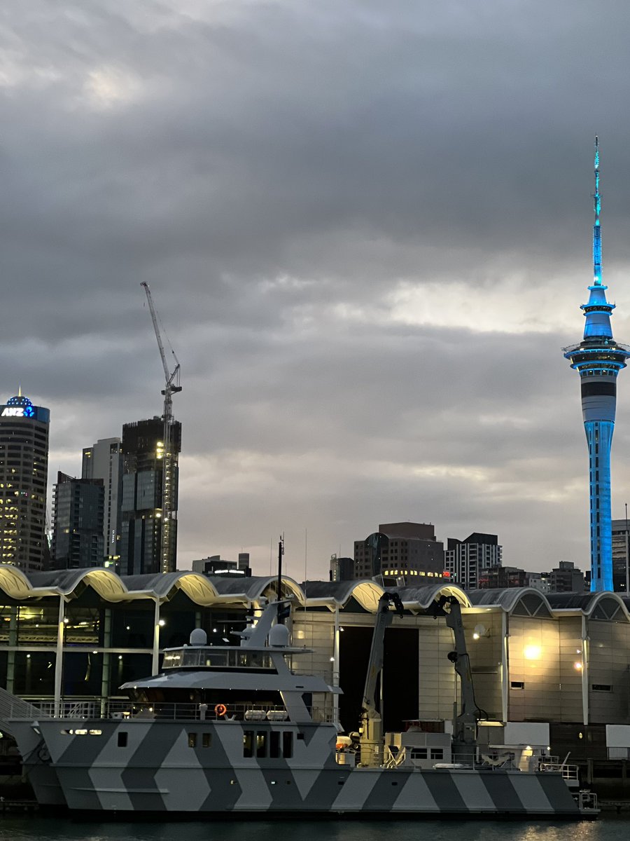 followspen's tweet photo. #aucklandviaduct #fivethirtyam #aucklandskytowerinblue #newzealand 🇳🇿 https://t.co/ivHf65tFfv
