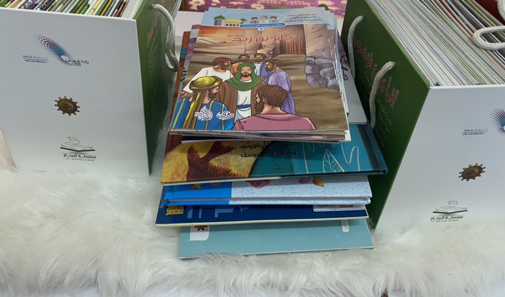 قام  مركز مصادر التعلم  بالاعلان عن الكتب الجديده  للمعلمات  في الطابور الصباحي وايضا فيديو  صمم بواسطه الذكاء الاسطناعي عن الوسائل التعليمية والكتب  التي و َصلت حديثا للمركز حيث تم تعريف المعلمات كل مجال ع حده بالوسائل التي تخص المجال للاستفادة منها في العملية التعليمية✨