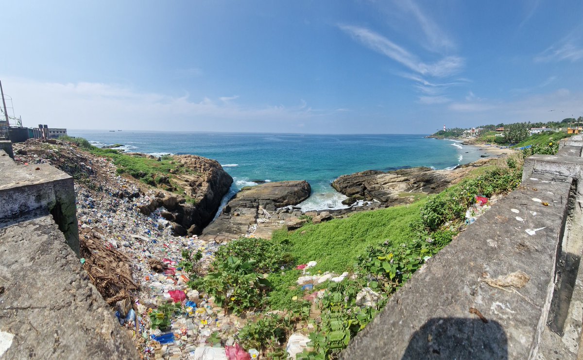 JamilehJavid's tweet image. A contrasting picture showes a beatuful touristic beach on right and a river of plastic on left. Most of the platic cleaning innovations are taking place on wrong sides of the world.