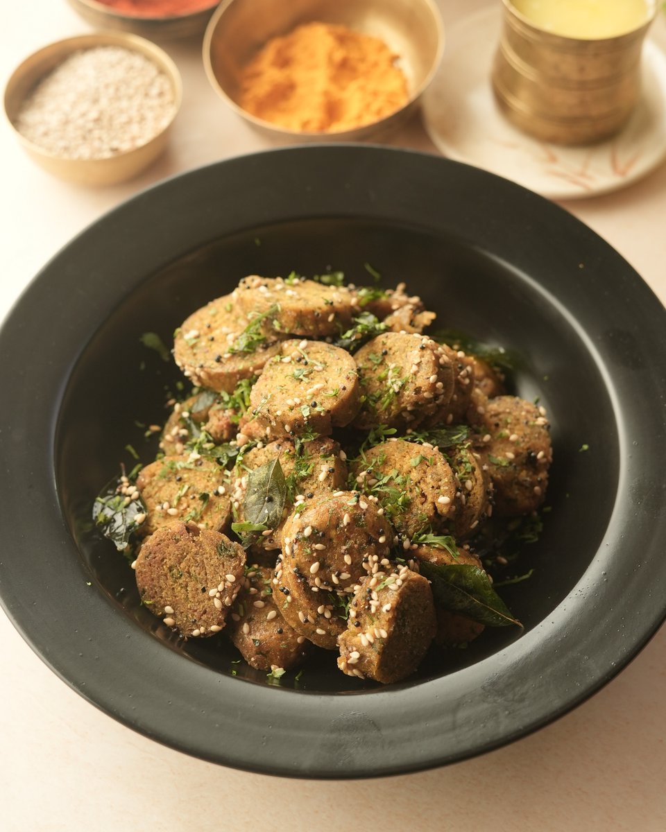 SanjeevKapoor's tweet photo. Let's make some bajra muthia at home, and show off your skills!
https://t.co/E9ETzyQUCq
#Sanjeevkapoor #SanjeevKapoorKhazana #MilletKhazana #Bajra #BajraMuthia #Homemade #Healthysnacks #BajraRecipes #India #MilletRecipes #MilletwithSK #ThisYearMillets #YearOfMillets #Millet https://t.co/okjkGqKXow