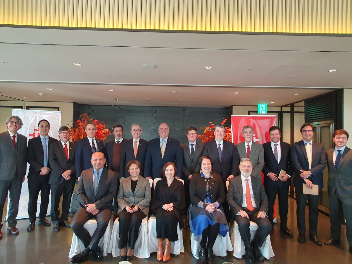 EmbEspanaCorea's tweet photo. Reunión de trabajo organizada por la embajada con los embajadores iberoamericanos para dar a conocer la labor del Instituto Cervantes en Seúl cuya inauguración está prevista para el año que viene https://t.co/OJyxOXYhf5