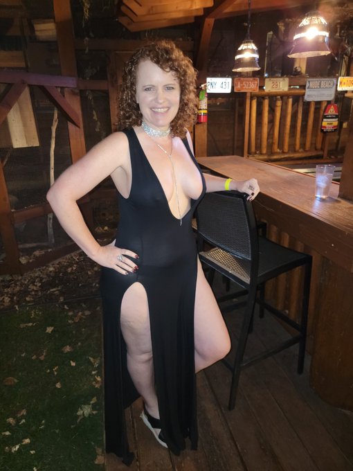 Saturday I had so much fun hanging out with wonderful friends 💕.  We had great food and danced the night<a href="/tag/dance"class="tags"><span>#dance</span></a><a href="/tag/redhead"class="tags"><span>#redhead</span></a><a href="/tag/blackdress"class="tags"><span>#blackdress</span></a><a href="/tag/milf"class="tags"><span>#milf</span></a>