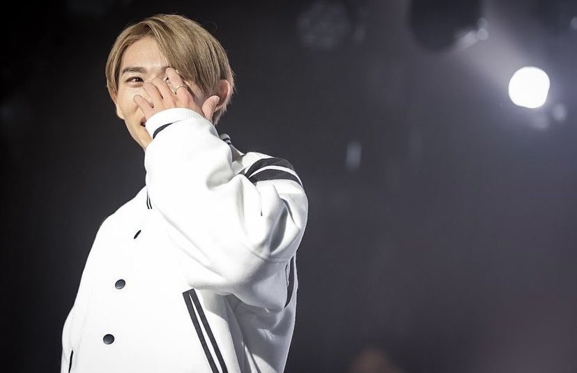 N2623kpR's tweet photo. ファイナル完走おめでとう👏💜
ダンスも歌声も最高でした💜
お友達が声かけてくれてサプライズも参加させていただきました💜莉玖くんの涙にもらい泣きした😭サプライズ計画してくれた莉玖くんファンの方素敵な計画に参加させていただきありがとうございました💓

#平野莉玖
#DROPTHEWORLD https://t.co/i4hEhEOWsG