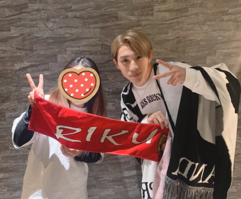 N2623kpR's tweet photo. ファイナル完走おめでとう👏💜
ダンスも歌声も最高でした💜
お友達が声かけてくれてサプライズも参加させていただきました💜莉玖くんの涙にもらい泣きした😭サプライズ計画してくれた莉玖くんファンの方素敵な計画に参加させていただきありがとうございました💓

#平野莉玖
#DROPTHEWORLD https://t.co/i4hEhEOWsG